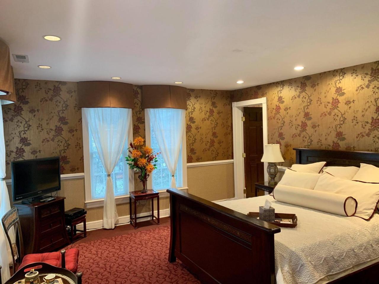 The Lake Manor Bed & Breakfast Morgantown Bagian luar foto